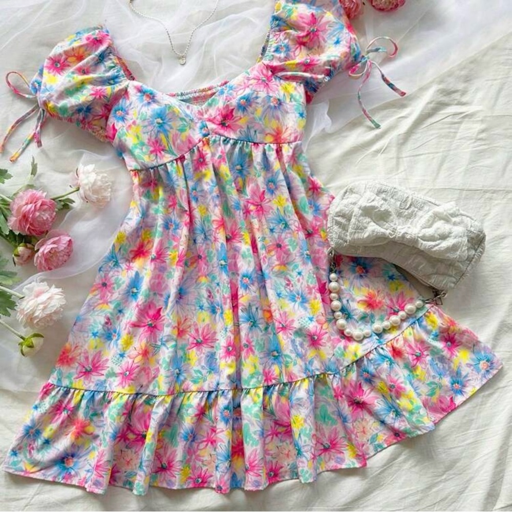 NWOT WATERCOLOR BUBBLE SLEEVE FLOWER DRESS